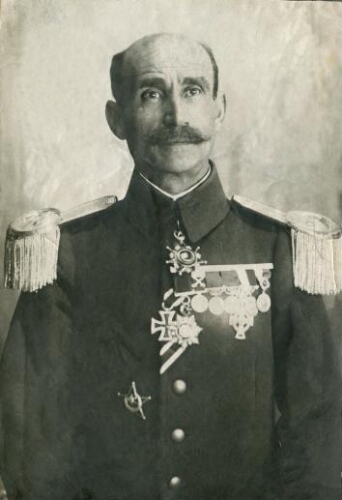 Le grand-père maternel d'Eddy Florentin, Memmuri Bohor Bey Camhi, médecin- colonel de l'armée ottomane.